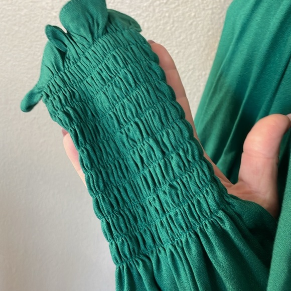 Green blouse with elastic sleeves on or off shoulder - Picture 4 of 5